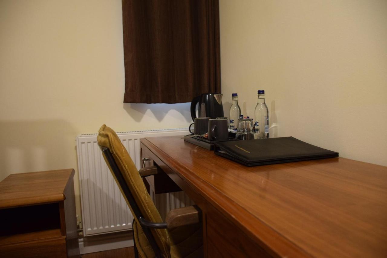 The Bell And Bottle Bed and Breakfast Maidenhead Eksteriør billede