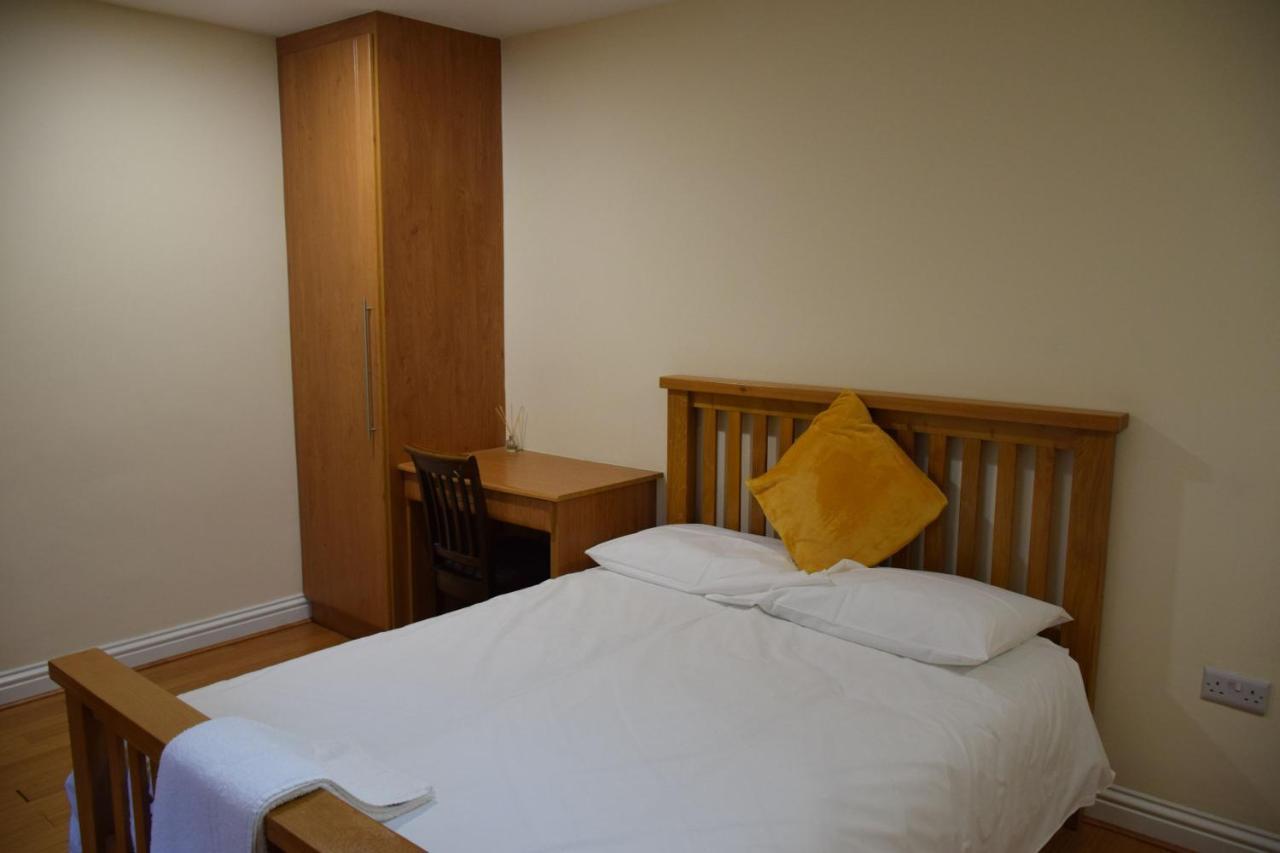 The Bell And Bottle Bed and Breakfast Maidenhead Eksteriør billede